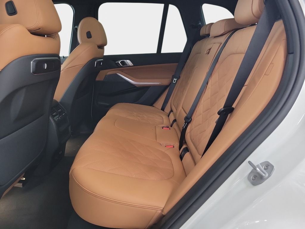 New 2026 Alpine White BMW sDrive40i image 9