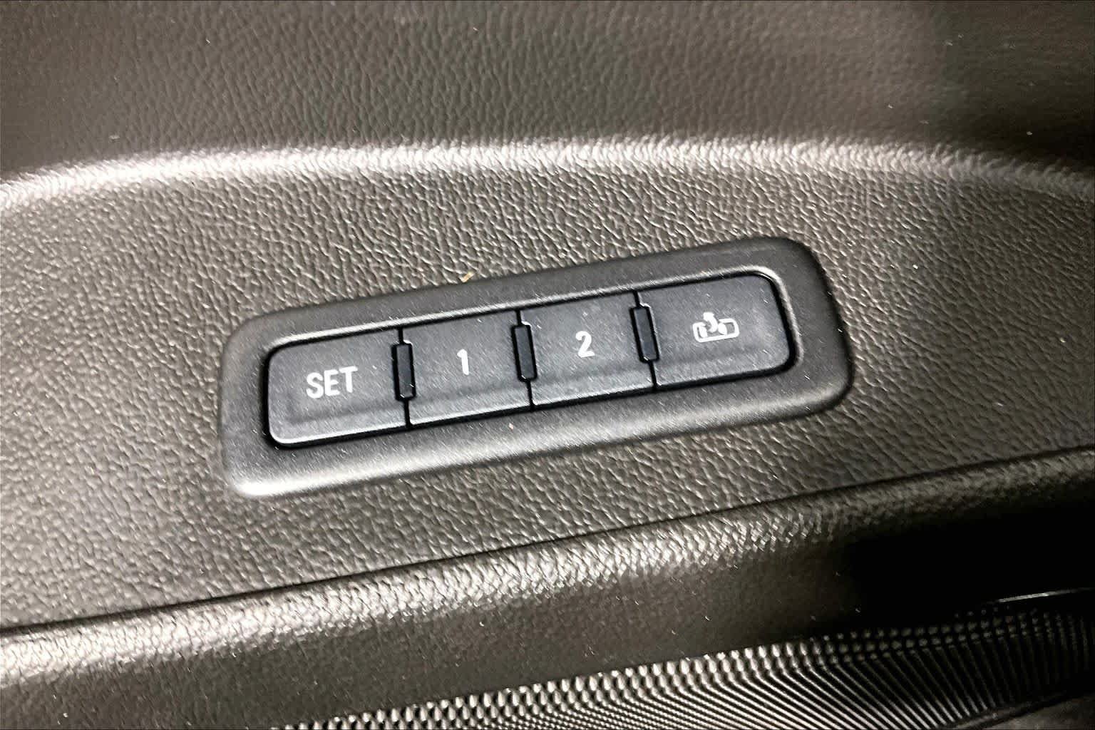 Used 2017 Dark Sapphire Blue Metallic GMC Denali image 31