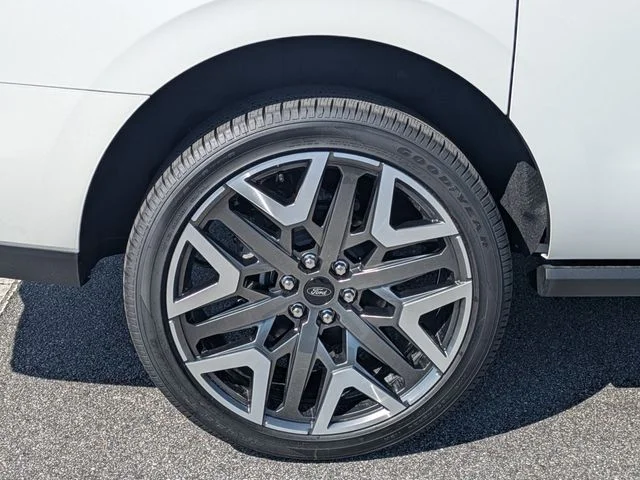 New 2027 Star White Metallic Tri-Coat Ford MAX Platinum image 11
