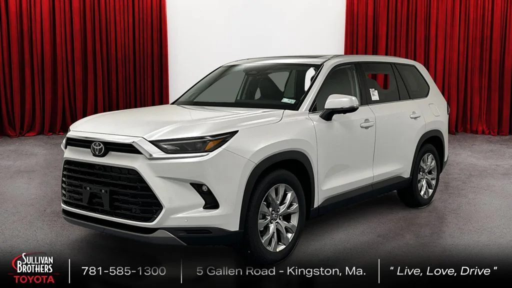 Used 2025  Toyota Limited image 1