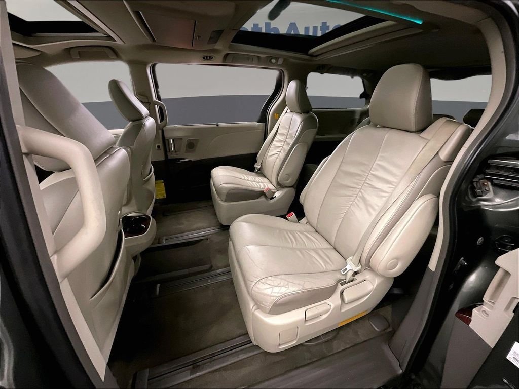 Used 2011 Green Toyota Limited image 30