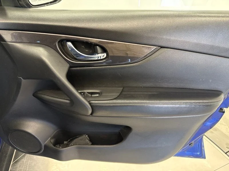 Used 2019 Blue Nissan S image 13