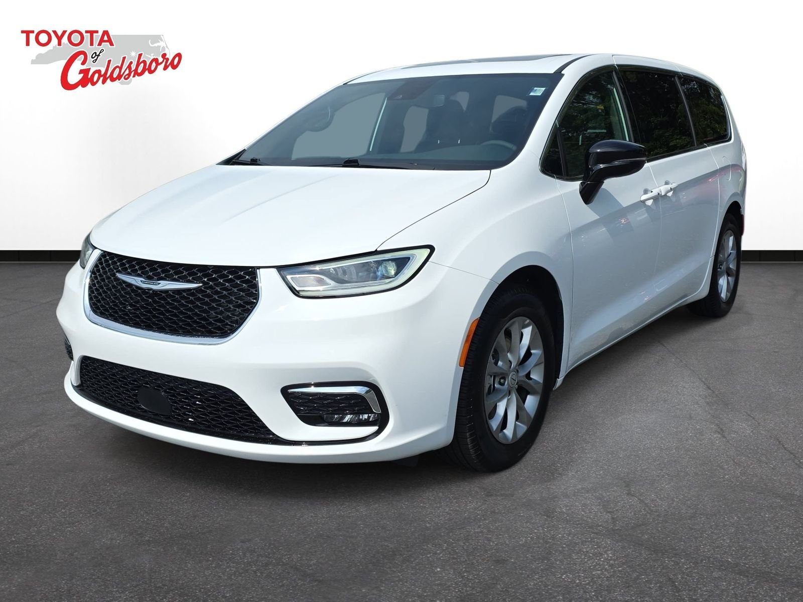 2026 Chrysler Pacifica Limited's photo