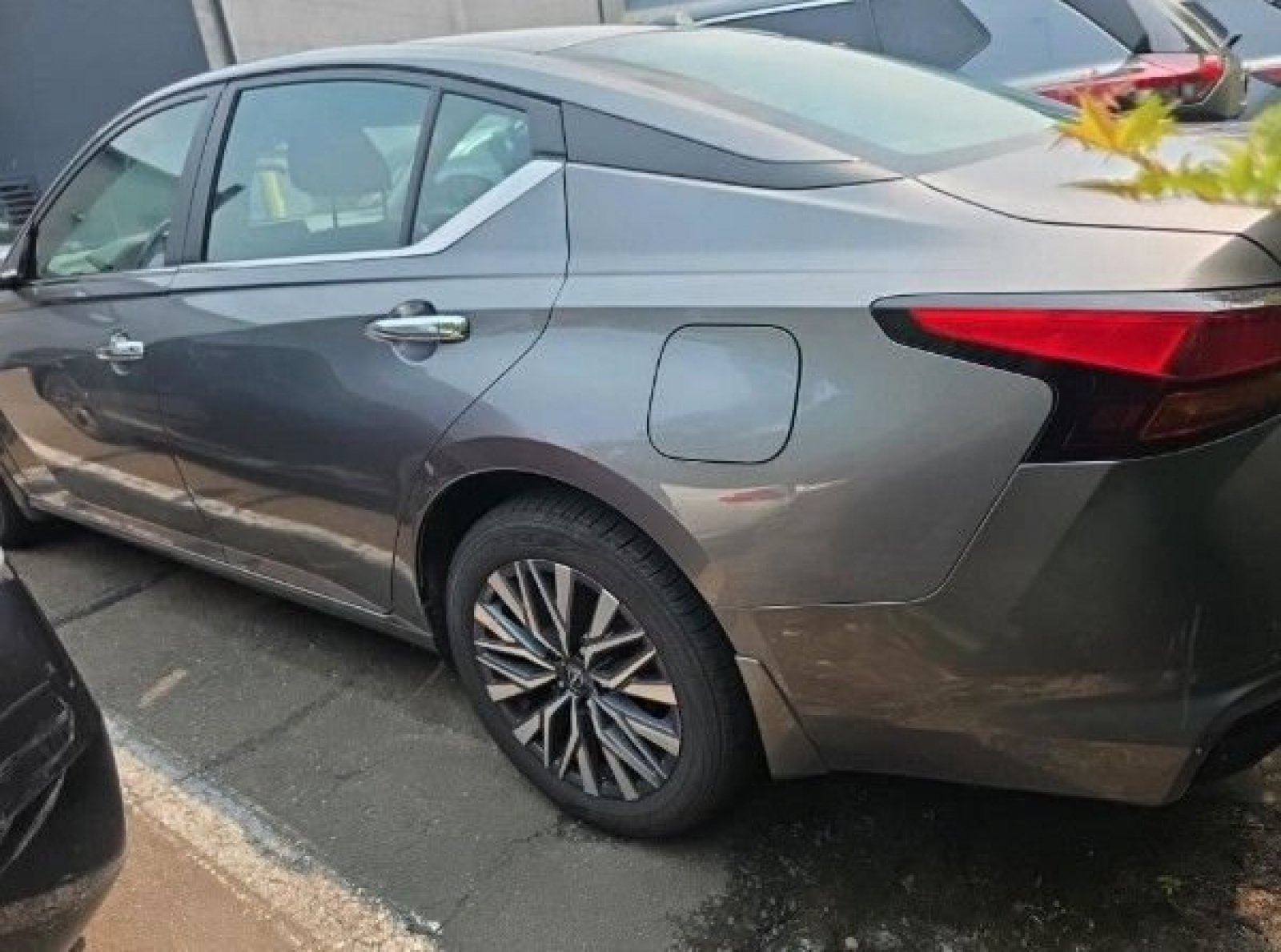 Used 2023 Gun Metallic Nissan 2.5 SV image 2
