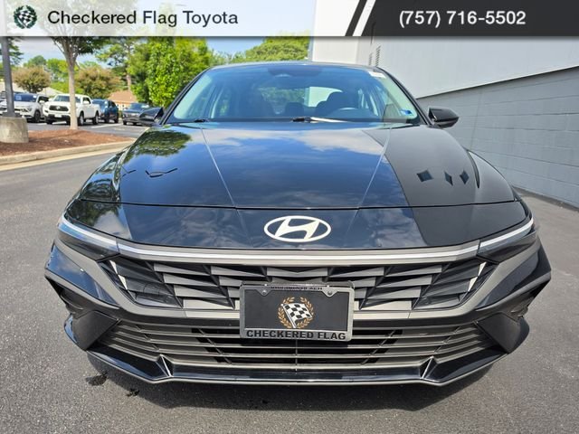Used 2025 Abyss Black Hyundai SE image 8