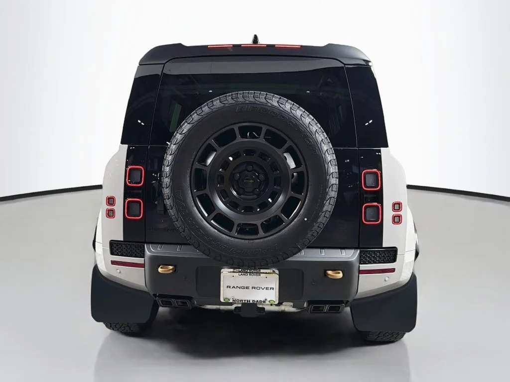 Used 2026 Borasco Gray Metallic Land Rover OCTA image 6
