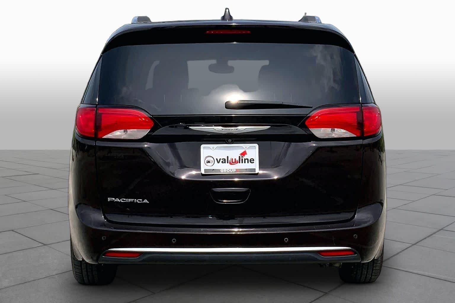 Used 2017 Dark Cordovan Pearlcoat Chrysler Touring-L Plus image 5