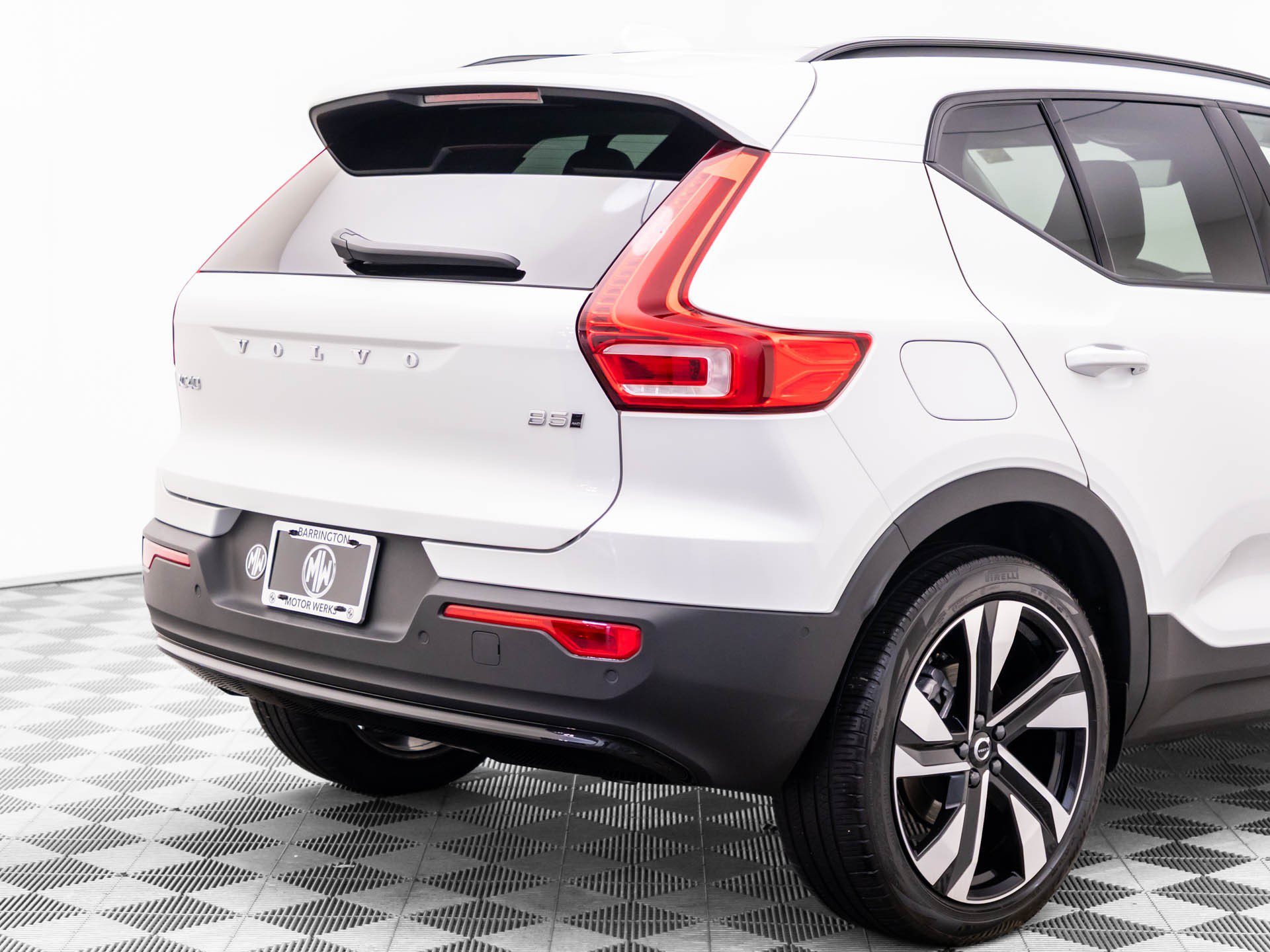 Used 2023 White Volvo Ultimate image 36