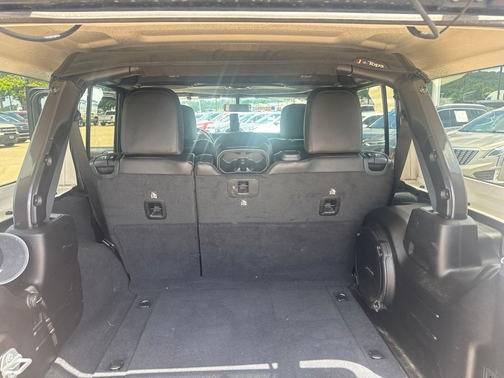 Used 2019 Granite Crystal Clearcoat Metallic Jeep Unlimited Sahara image 10