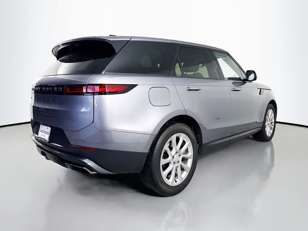 Used 2024 Gray Land Rover SE image 5