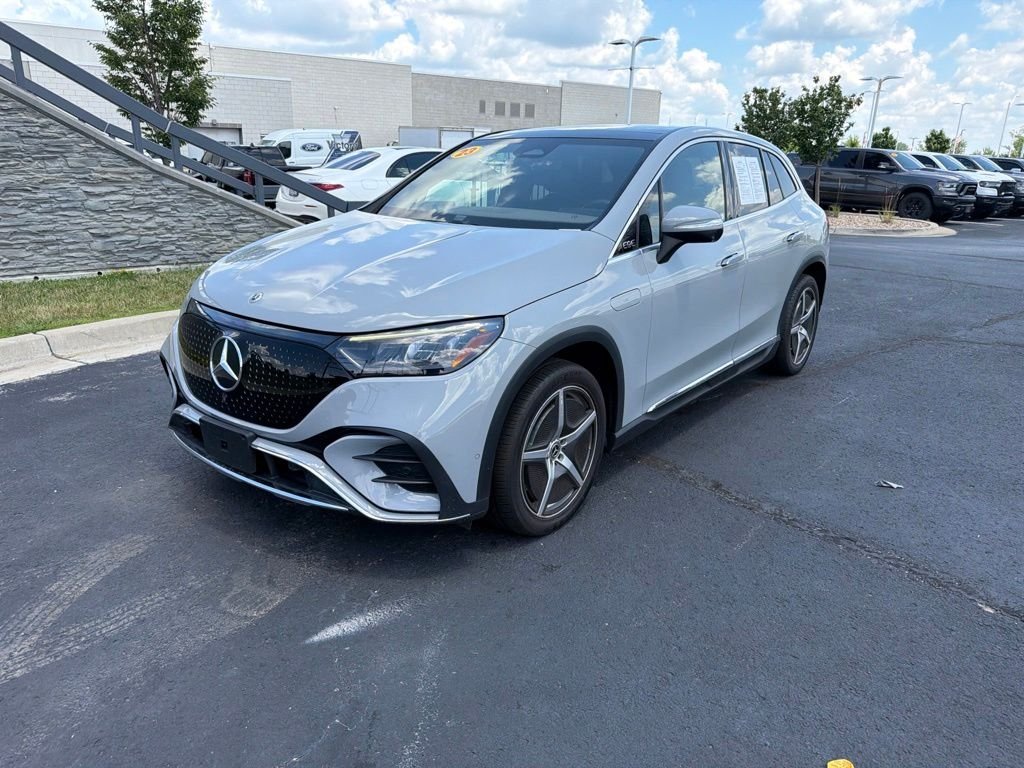 Used 2023 Gray Mercedes-Benz 500 SUV image 3