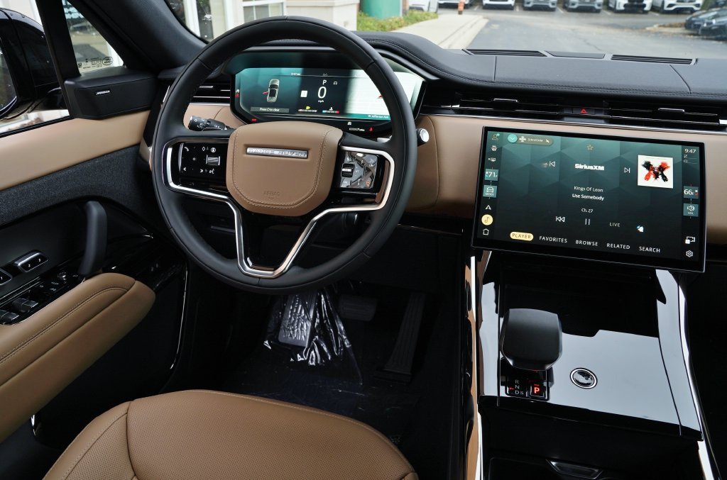 New 2027 Santorini Black Land Rover SE image 15