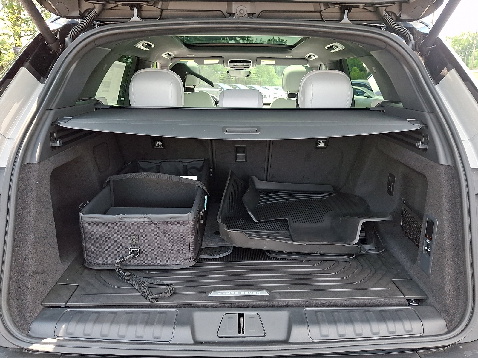 New 2026 Borasco Grey Land Rover P360 SE image 24
