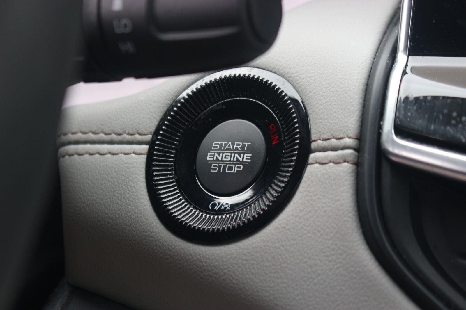Used 2023  Jeep Limited image 26