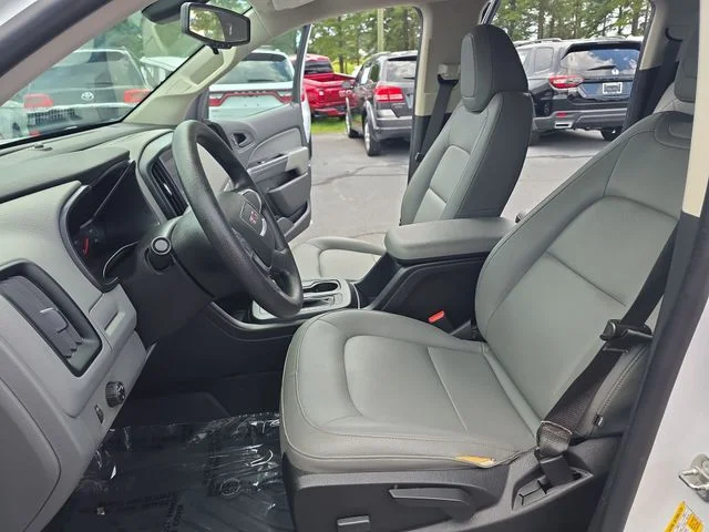 Used 2017 White GMC Base image 16