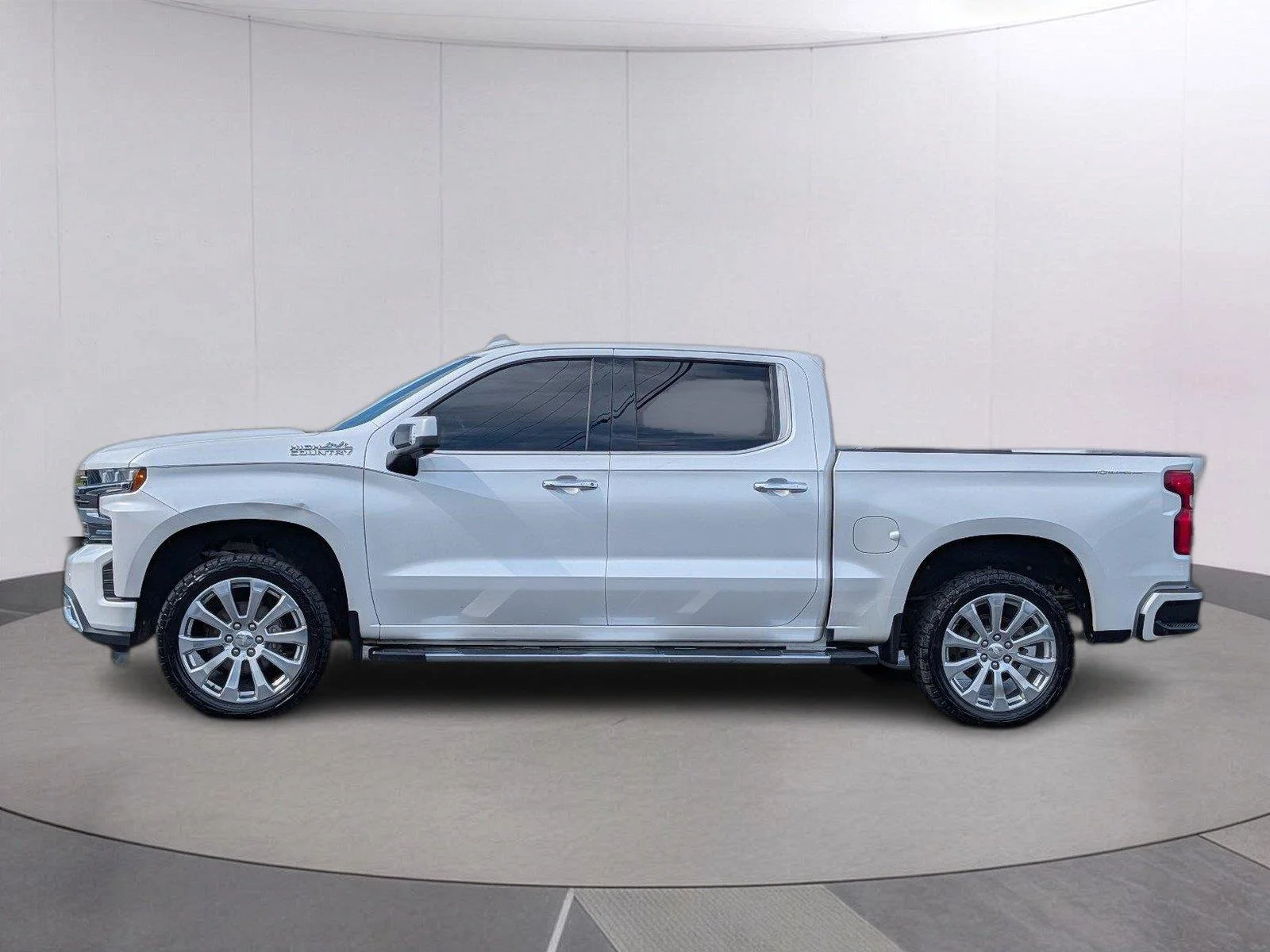 Used 2020 IRIDESCENT PEARL TRICOAT Chevrolet High Country image 2