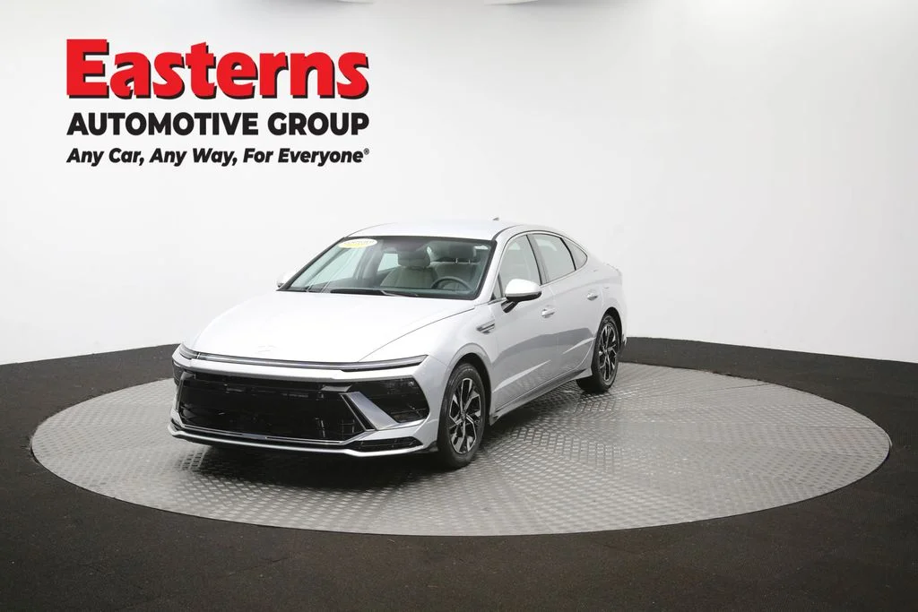Used 2025 Silver Hyundai SEL image 55