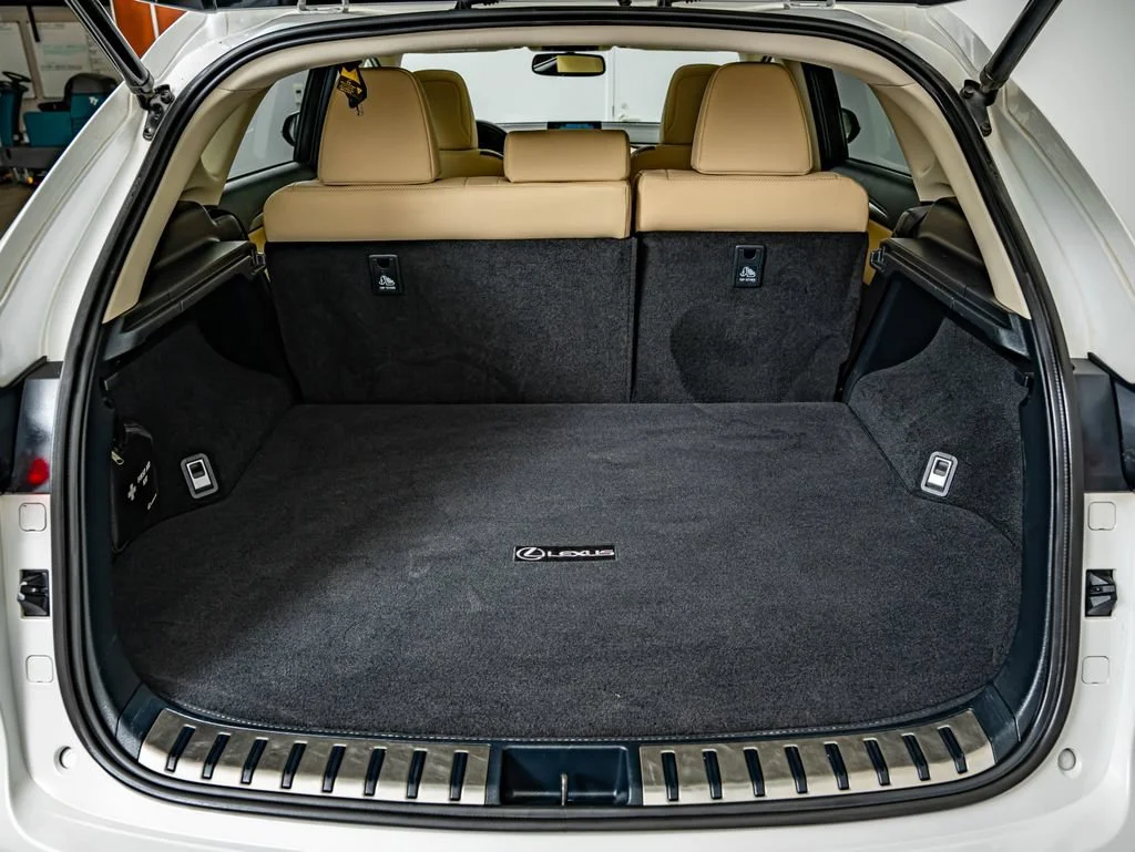 Used 2015 White Pearl Lexus 200t image 43