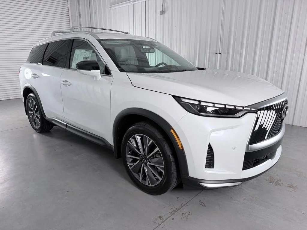 New 2027 RADIANT WHITE INFINITI Luxe FWD image 4