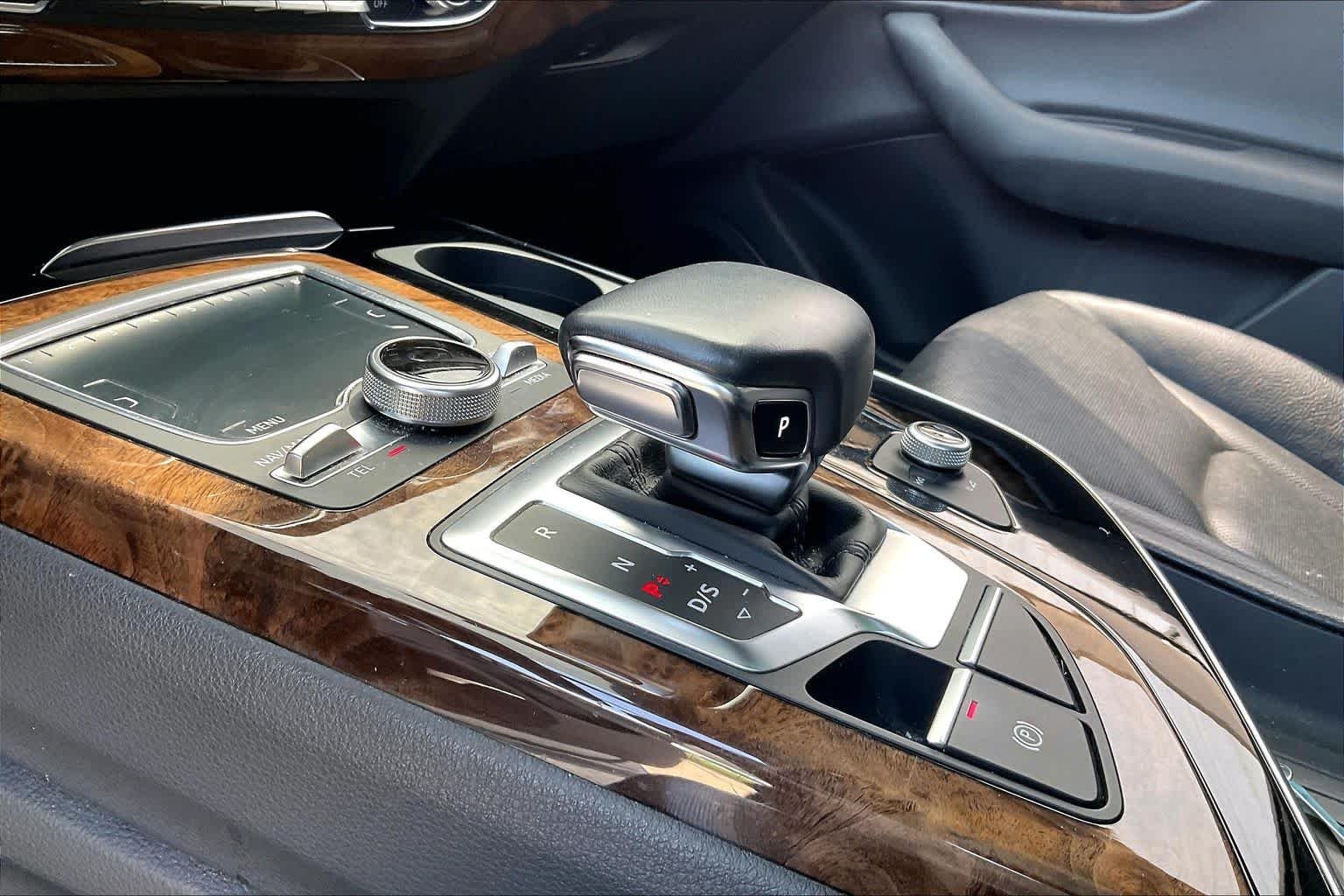 Used 2018 Florett Silver Metallic Audi Premium Plus image 17