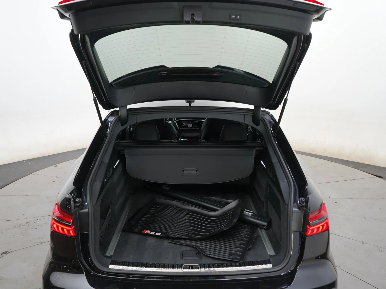 Used 2021 Mythos Black Metallic Audi 4.0 image 15