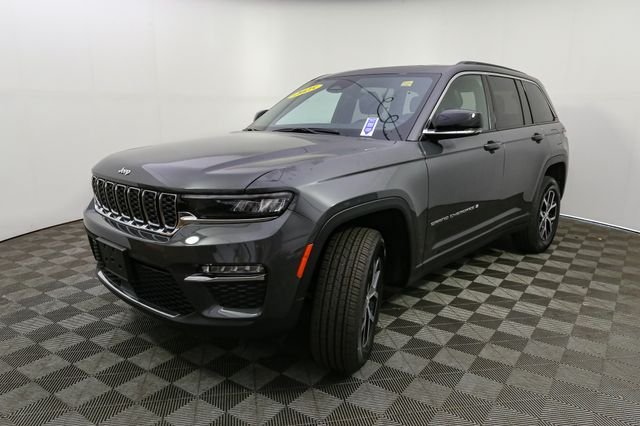Used 2025 Gray Jeep Limited image 5