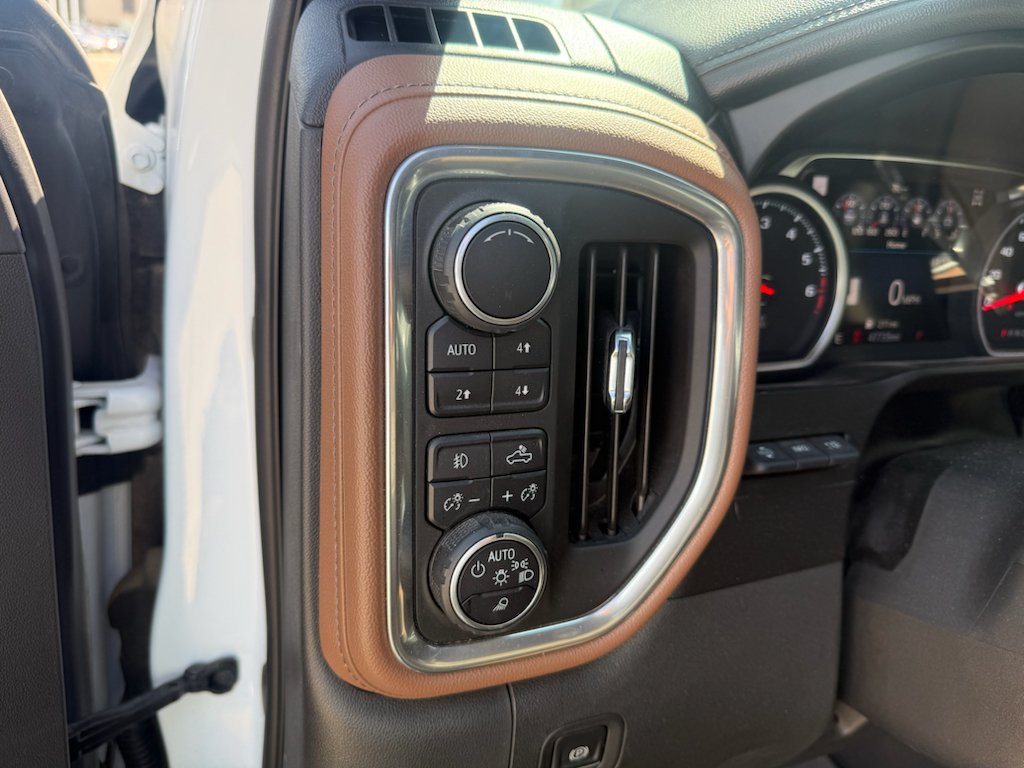 Used 2019 Iridescent Pearl Tricoat Chevrolet High Country image 16