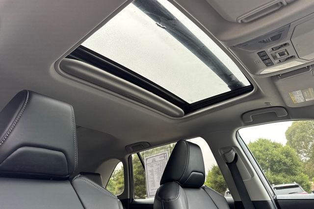 Used 2024  Toyota XLE Premium image 23