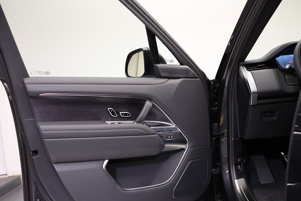 New 2026 Carpathian Grey LAND ROVER SE image 25