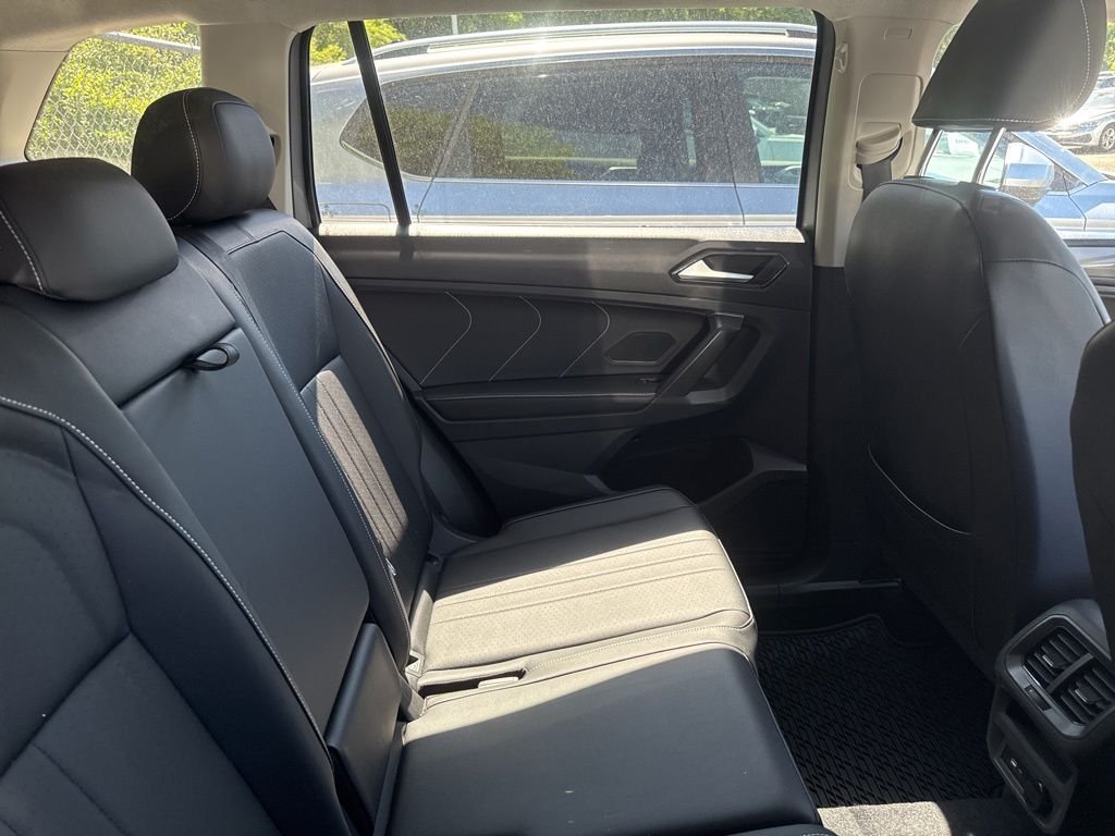 Used 2022 Silver Volkswagen 2.0T SE image 5