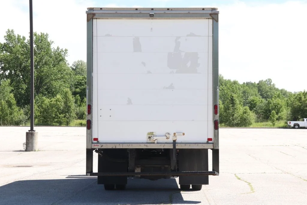 Used 2022  Isuzu NPR image 8