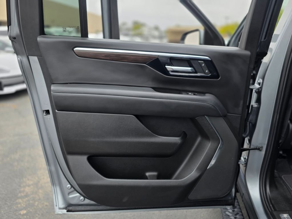 2025 Chevrolet Suburban Z71 - Photo 22