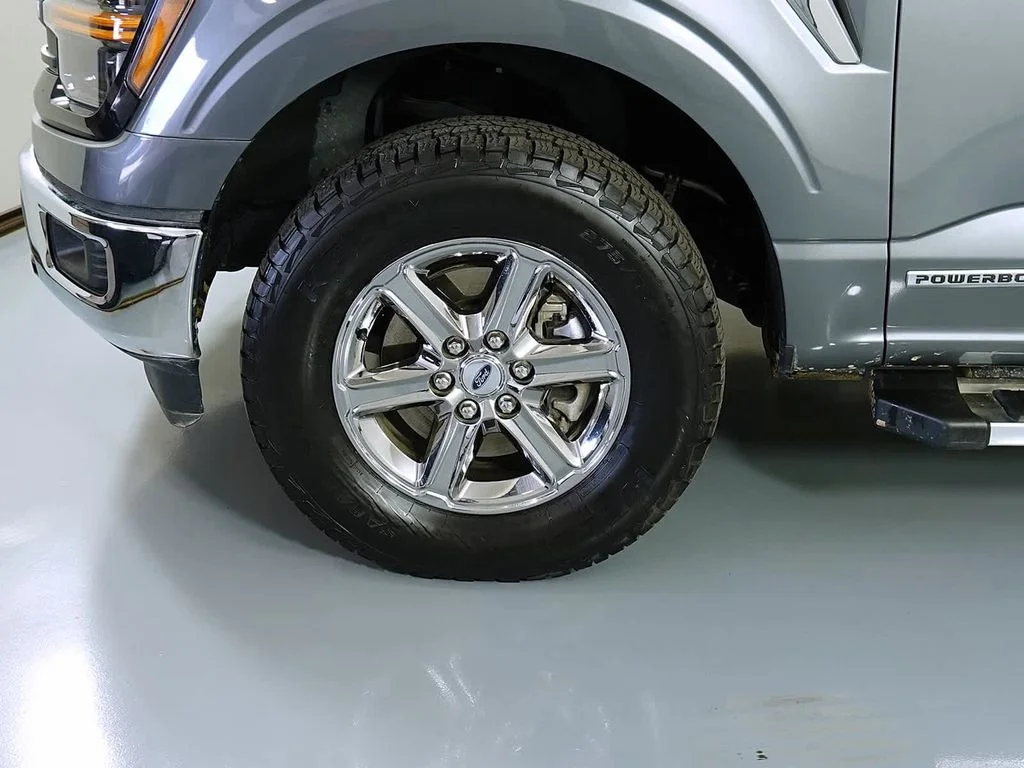 Used 2024 Gray Metallic Ford XLT image 9