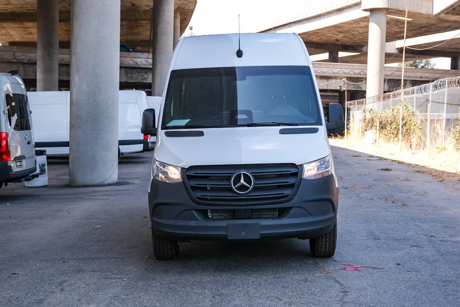 New 2025 Arctic+White Mercedes-Benz Cargo 144WB High Roof RWD 2.0L I4 Diesel Turbo SO image 4