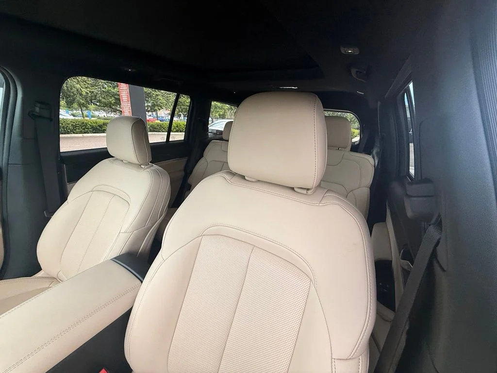 New 2026 Bright White Clear-Coat Exterior Paint Jeep Limited image 26
