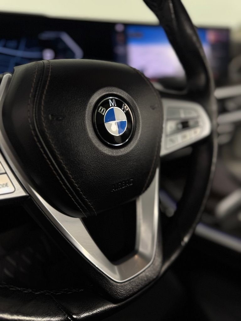 Used 2023 White Metallic BMW xDrive40i image 31