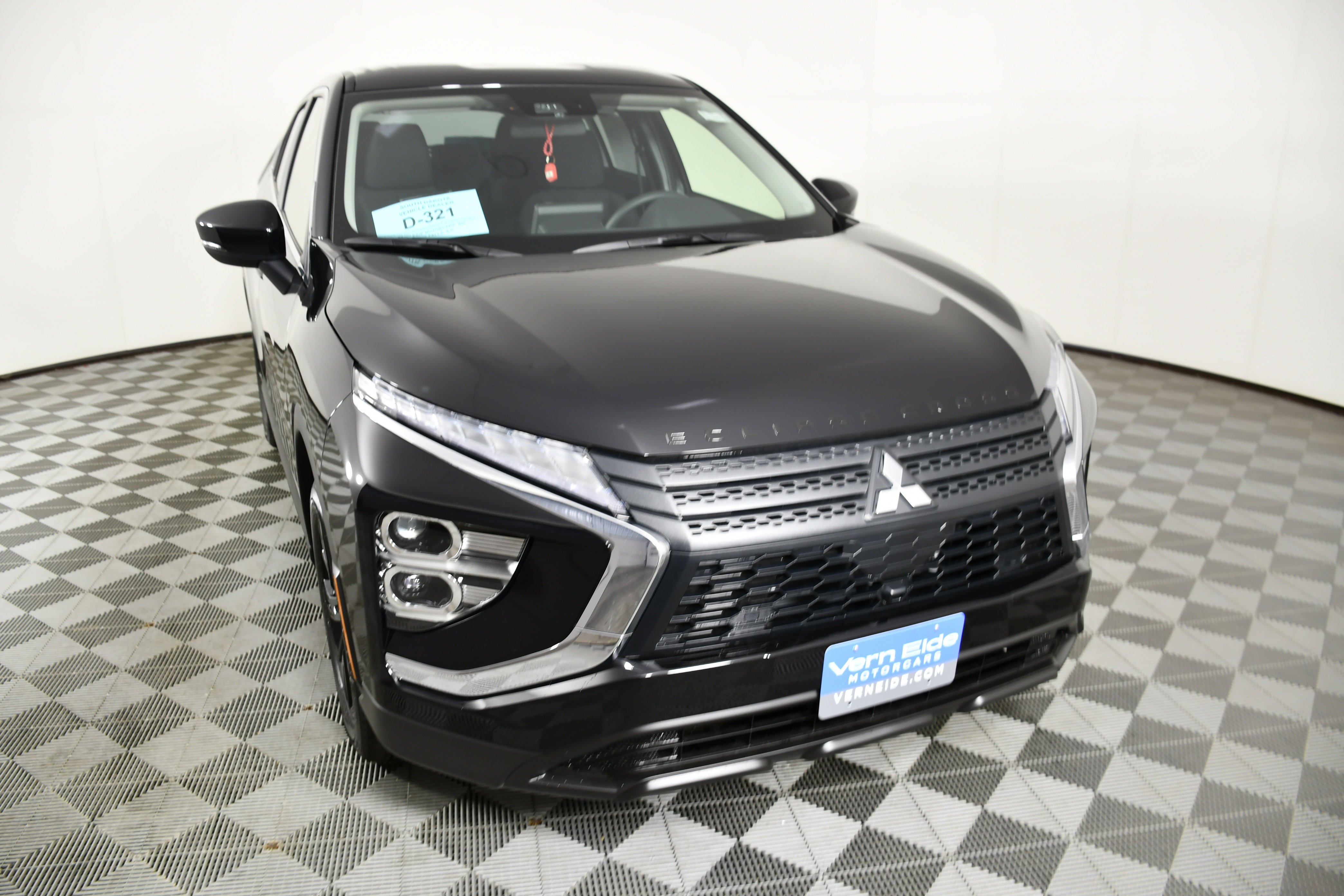 New 2026 Labrador Black Pearl Mitsubishi LE image 3