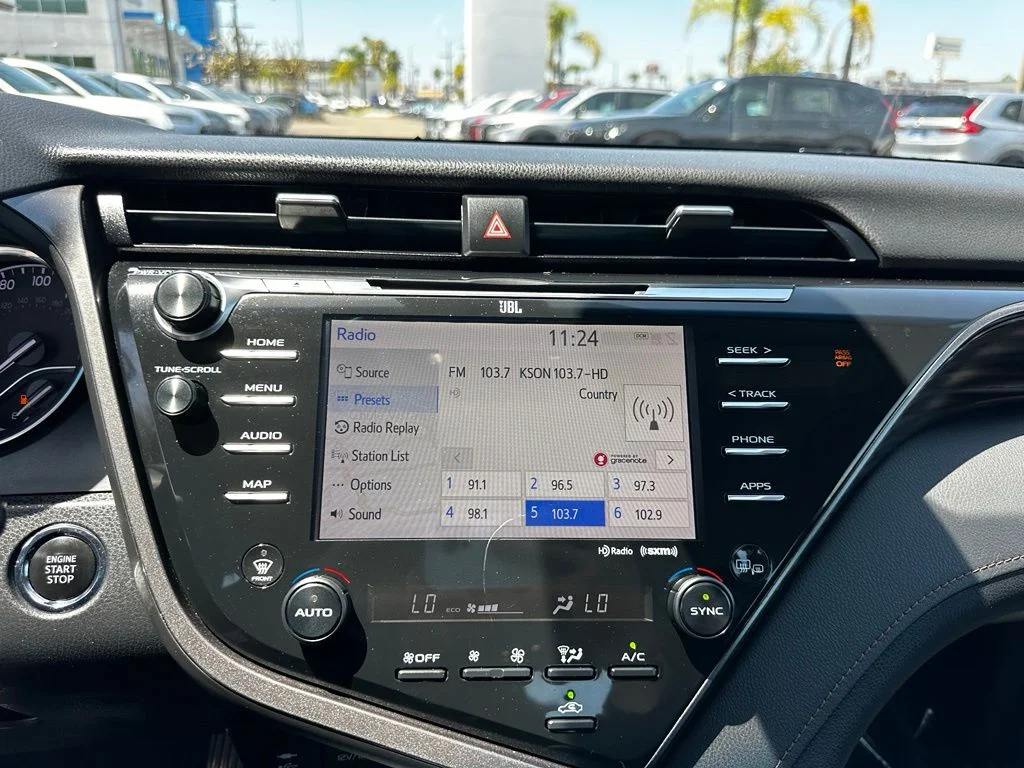 Used 2019 Silver Toyota XLE image 19
