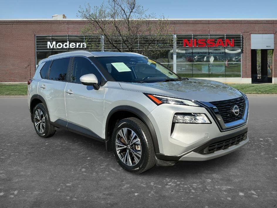 Used 2023 Brilliant Silver Metallic Nissan SV image 5