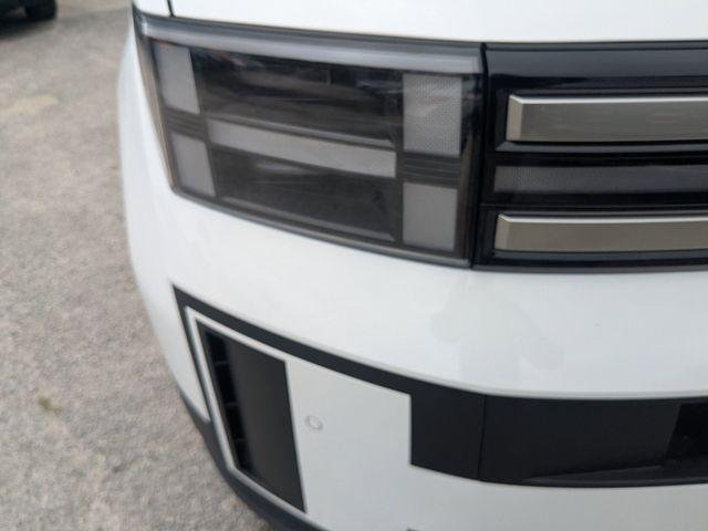 New 2026 White Hyundai SEL FWD image 10