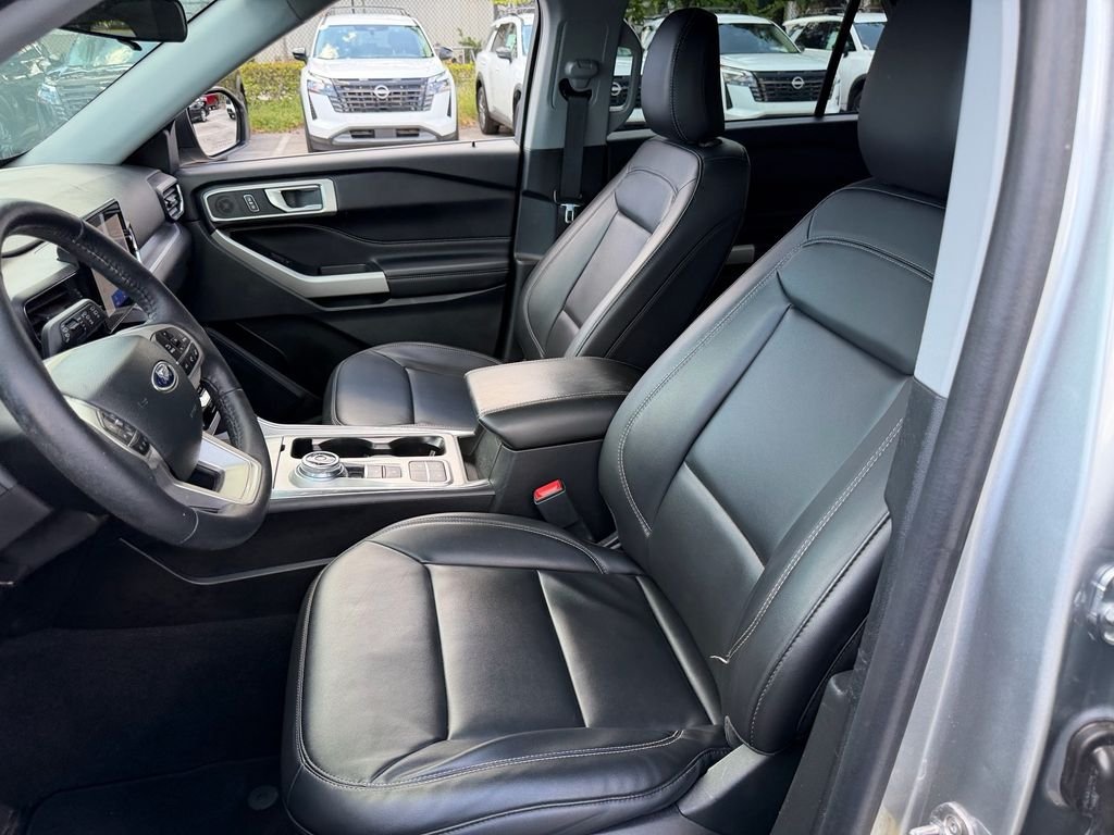 Used 2023 Silver Ford XLT image 10