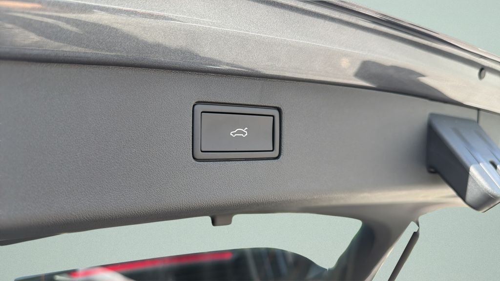 New 2026 Platinum Gray Metallic Volkswagen 2.0T SE image 35