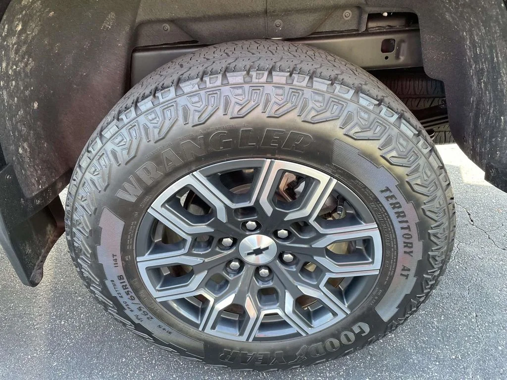 Used 2023 Black Chevrolet 4WD Z71 image 13