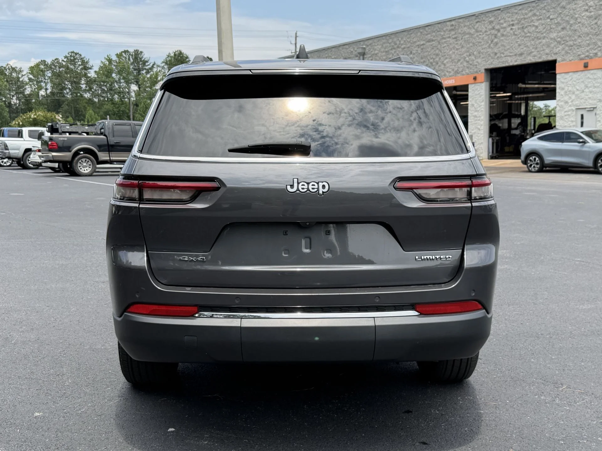 Used 2023 Metallic Jeep Limited image 14