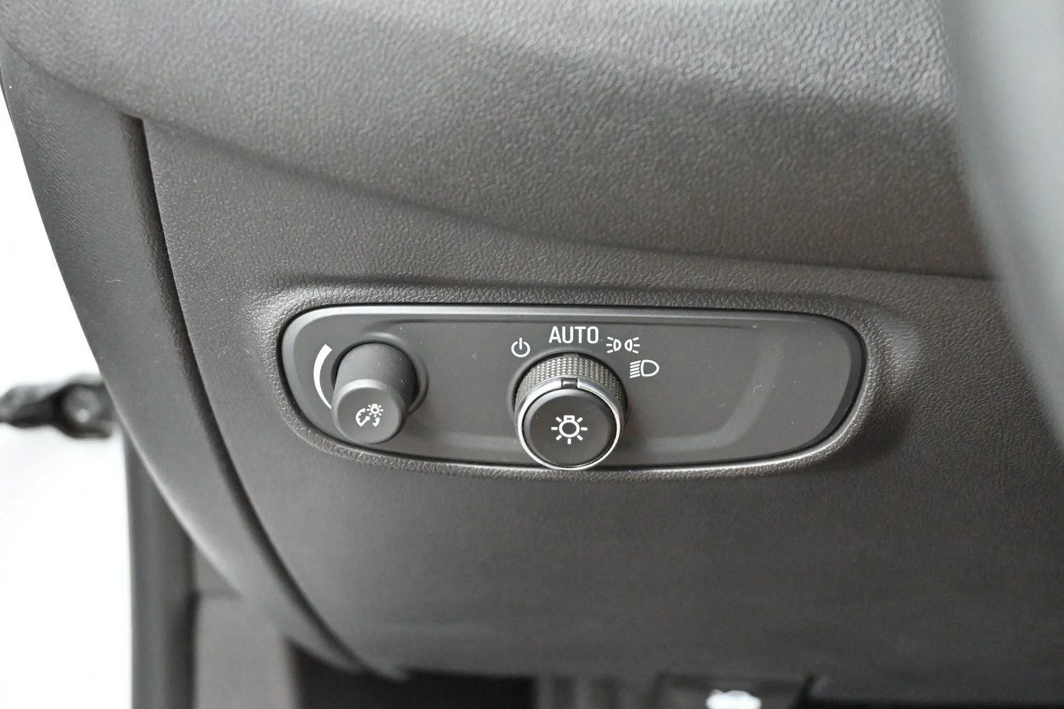 Used 2024 Summit White Chevrolet RS image 28