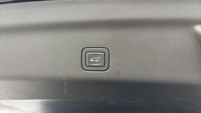 Used 2025 Black Chevrolet Z71 image 30