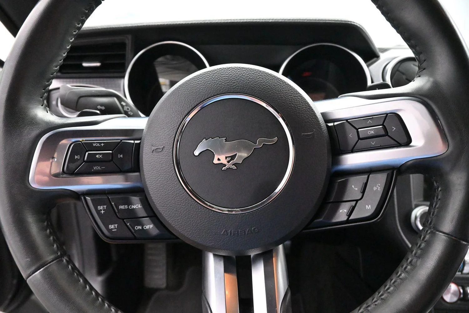 Used 2018 Magnetic Ford GT Premium image 17