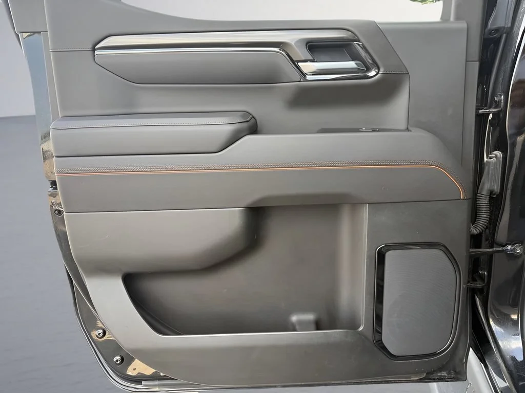 Used 2025 Onyx Black GMC AT4 image 31