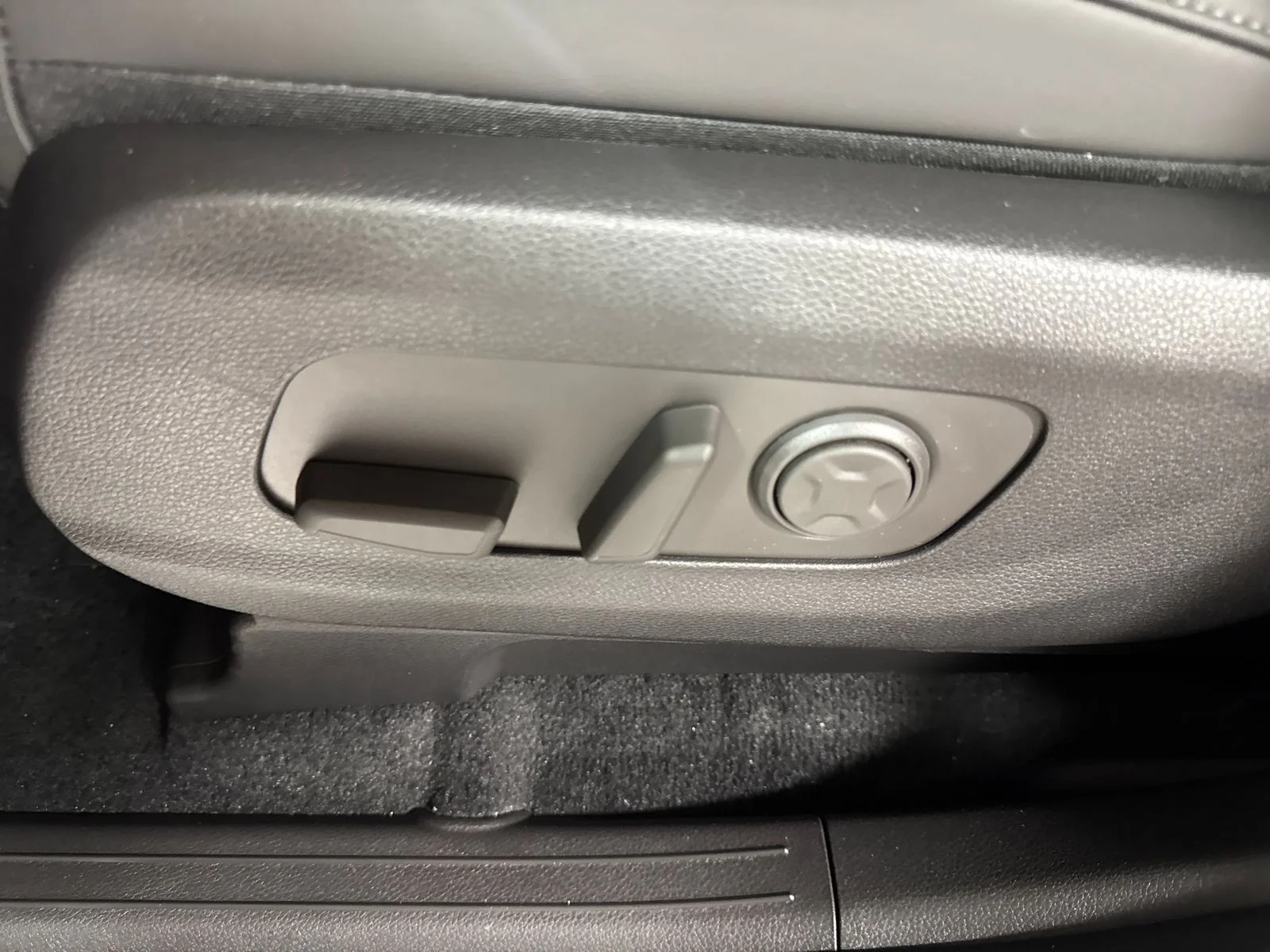New 2027 Snow White Pearl Kia EX image 11