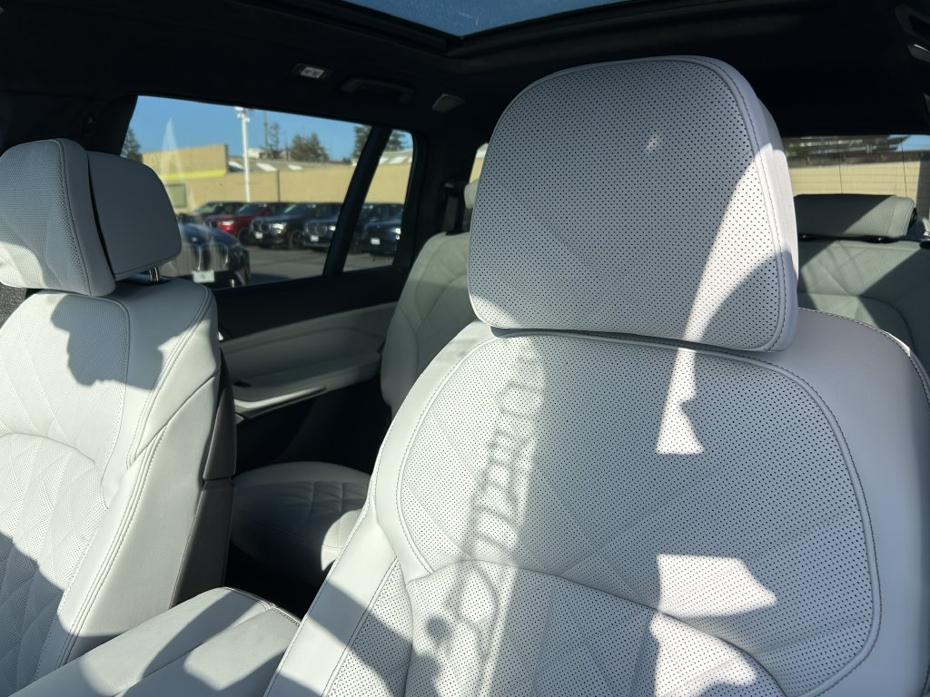 New 2027 Tanzanite Blue II Metallic BMW xDrive40i image 14